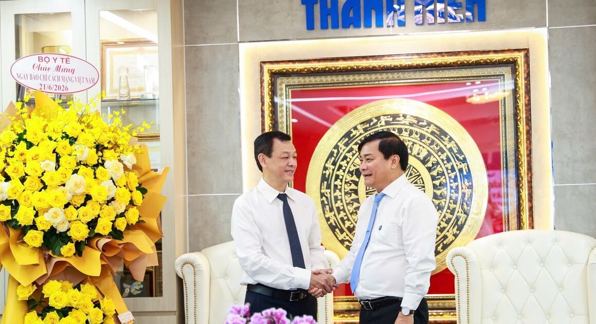 KHÁM PHÁ HÀNH TRÌNH ĐỒNG HÀNH CỦA BÁO THANH NIÊN VỚI NGHỆ THUẬT CHIẾN TRANH PHÒNG, CHỐNG DỊCH BỆNH!