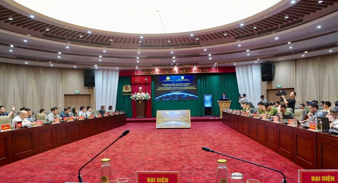 KHÁI NIỆM MỚI VỀ PHÁT TRIỂN CÔNG DÂN SỐ: NGƯỜI DÂN LÀ TRUNG TÂM, ĐỊNH DANH ĐIỆN TỬ VÀ CƠ SỞ DỮ LIỆU DÂN CƯ LÀ CHIẾC CHÌA KHÓA