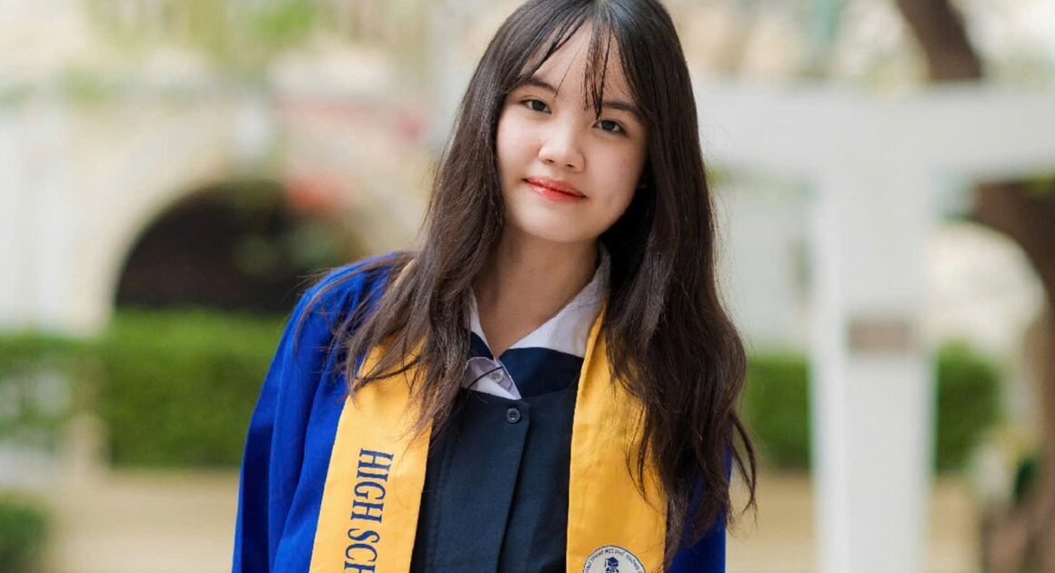 PHẠM DƯƠNG THÙY ANH ĐẠT THỦ KHOA KỲ THI TỐT NGHIỆP LỚP 10 VỚI ĐIỂM 10 TOÁN CHUYÊN VÀ TOÁN THƯỜNG!