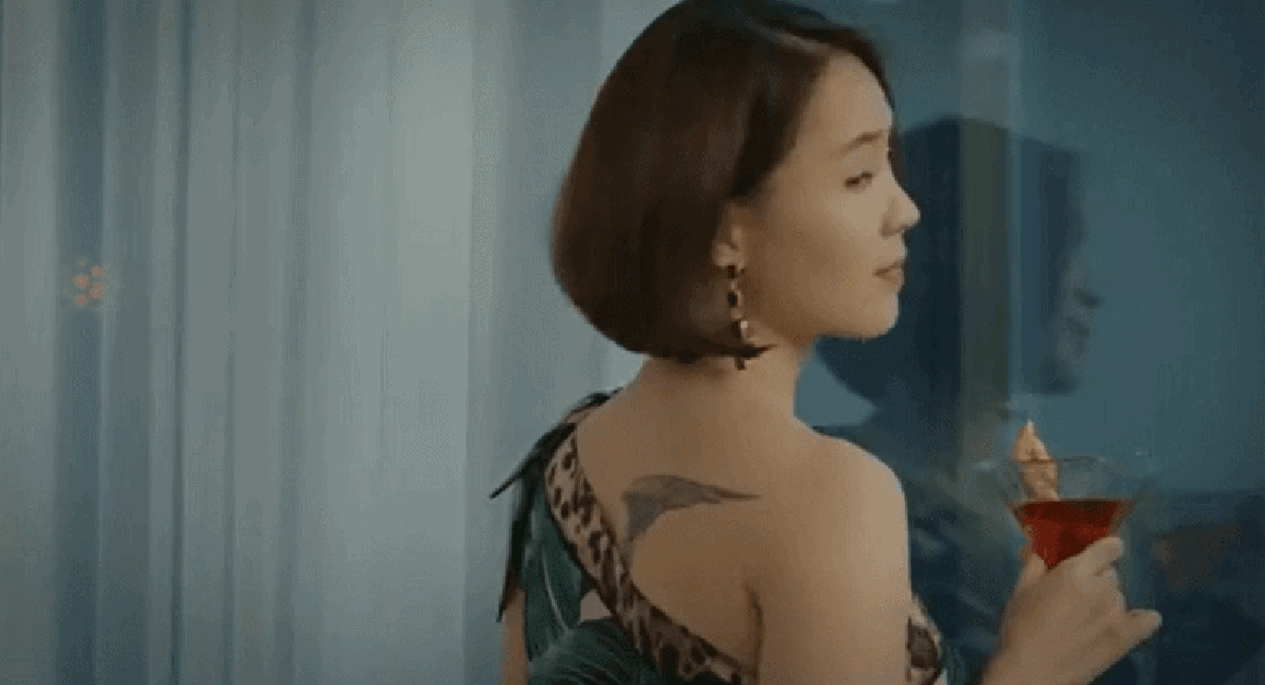 DÙ 45 TUỔI, MỸ NHÂN NÀY VẪN CHIẾM TRỌN TRỌN SỰ CHÚ Ý VỚI VẺ NGOÀI TRẺ TRUNG VÀ CHUẨN MỘT STYLE ĐẸP ĐẾN MỖI GẦY ĐẾN GẦN NHƯ AI CŨNG MUỐN ÁP DỤNG