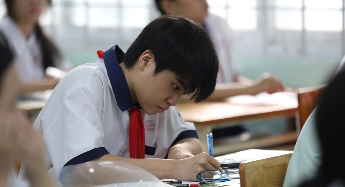 KHẢO SÁT ĐỀ THI MÔN TOÁN LỚP 10: CƠ HỘI ĐỂ BẠN CHINH PHỤC TRÁI TIM CỦA ĐỀ THI!