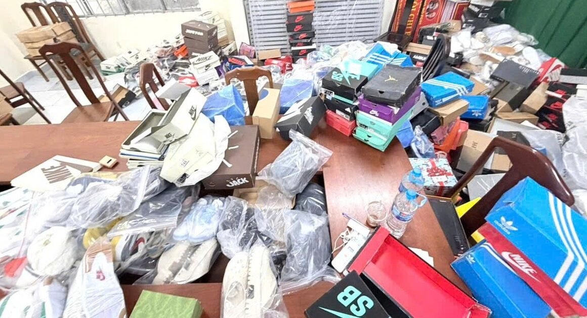 KHÁNH HÒA KHÁM PHÁ KHO GIÀY GIẢ THƯƠNG HIỆU HÀNG NGÀY TRÊN MẠNG SUỐT HƠN 2 NĂM!