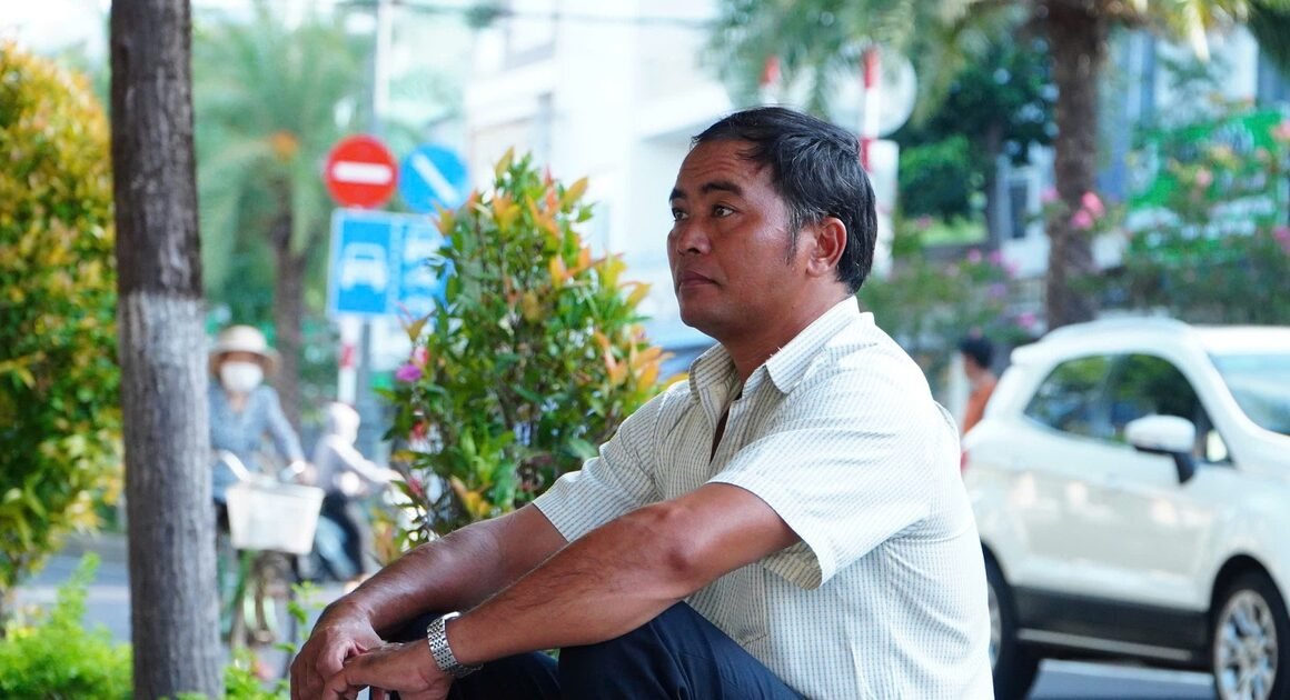 Dưới tia nắng đầu hè, những bí mật đằng sau kỳ thi tốt nghiệp THPT đang khiến cả xã hội hồi hộp chờ đợi!