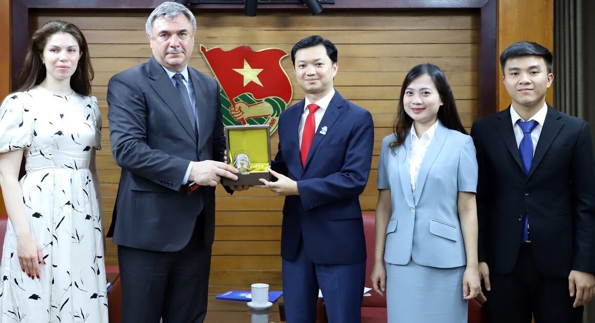 KHẲNG ĐỊNH ĐỐI TÁC TRUYỀN THỐNG, VIỆT NAM SẴN SÀNG MỞ RỘNG HỢP TÁC VỚI NGA, ĐẶC BIỆT LÀ THÀNH PHỐ SAINT PETERSBURG!
