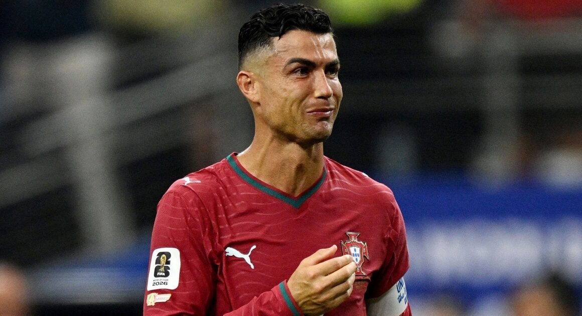 CRISTIANO RONALDO GÂY SỐT KHI ĐĂNG LẠI KHOẢNH KHẮC ĐỘC NHẤT CỦA EURO 2016 FAITHFUL MOMENT?