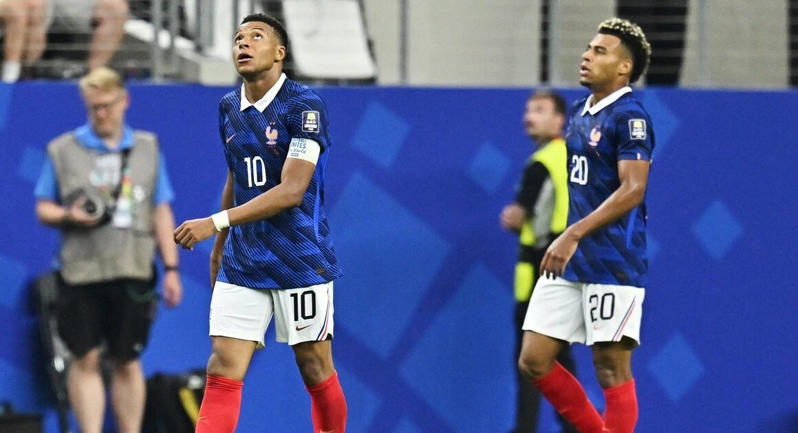 BA KON TAI BA BÀI THẮNG ĐAU ĐỚN, LES BLEUS PHẢI TRẢ GIÁ ĐẮT CHO MẤT TIỀN THƯỞNG VÀ BẦU KHÔNG KHÍ NẮNG NÓNG TRONG PHÒNG THAY ĐỒ