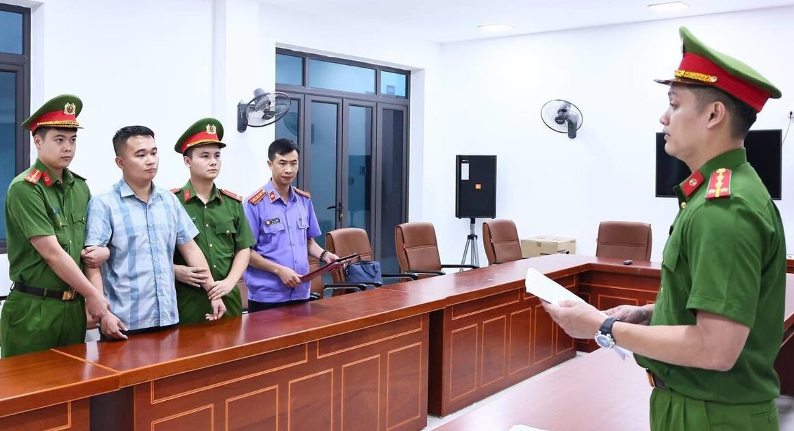 BÁO ĐỘNG PHẨN NỘ CỦA GIÁO VIÊN TRƯỜNG THPT CHUYÊN TUYÊN QUANG BỊ GIỮ NGƯỜI TRONG TRƯỜNG HỢP KHẨN CẤP!