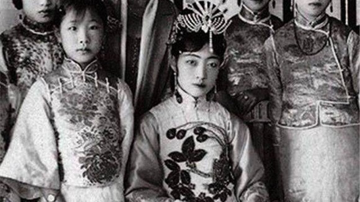 Vẻ đẹp của hoàng hậu Uyển Dung khiến mọi người không khỏi tò mò về nét quyến rũ vượt thời gian của nàng.