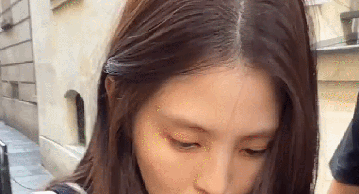 han sohee khoe nhan sắc tự nhiên khiến ai cũng phải trầm trồ, không cần chỉnh sửa hay filter nào vẫn nổi bật