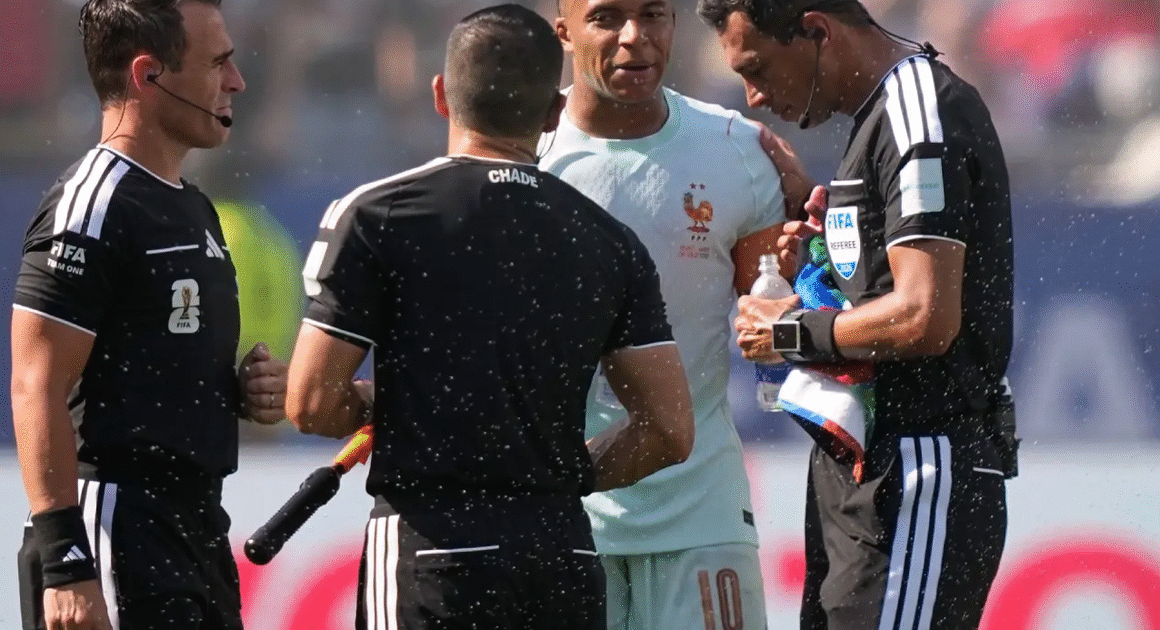 Mặc dù giúp tuyển Pháp vào bán kết World Cup 2026, nhưng hậu vệ Kylian Mbappe vẫn tiếc nuối vì bỏ lỡ quả phạt đền quyết định