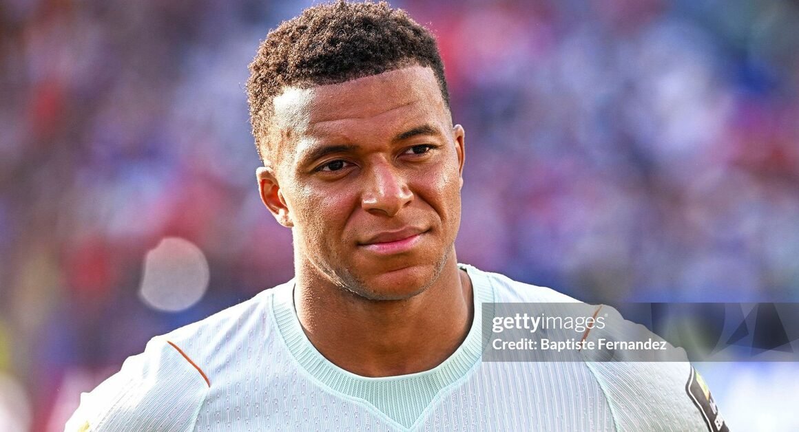 CUỘC KHẨU CHIẾN GIỮA MBAPPE VÀ NỮ QUAN CHỨC PARAGUAY ĐANG BỊ ĐẨY ĐẾN MỨC KHÔNG NGỜ