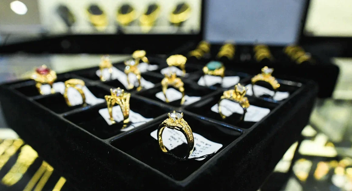 VÀNG GÌNG GIÁ, NHÀ ĐẦU TƯ THUA LỖ KHỦNG HƠN BAO GIỜ!