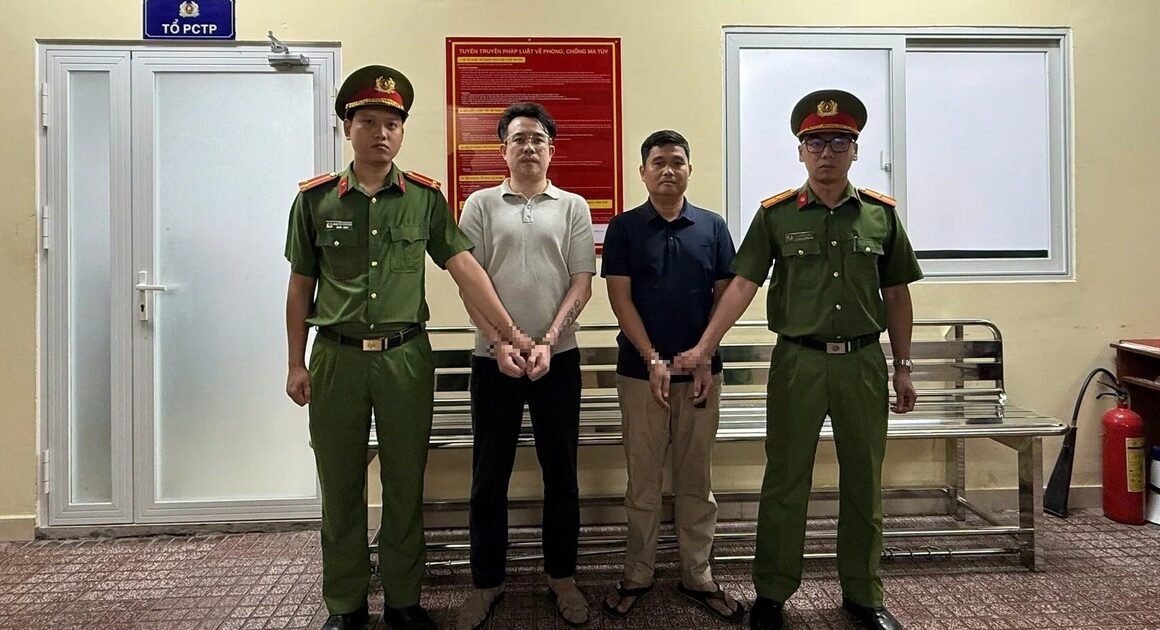 BĂT KHỐC XẢY RA GIỮA ĐƯỜNG PHỐ, TÀI XẾ XE ĐỖ KẸT VƯỢT MỨC TRẬT TỰ VÀ XẢO LOẠN GÂY HOANG LOẠN CỘNG ĐỒNG