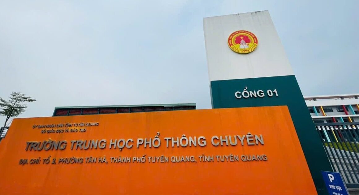 BẢO ĐẢM AN TOÀN VÀ MINH BẠCH, PHÓ THỦ TƯỚNG LÊ TIẾN CHÂU GHI NHẬN TIẾN TRÌNH TỔ CHỨC KỲ THI TỐT NGHIỆP THPT NĂM 2026 TẠI TUYÊN QUANG.