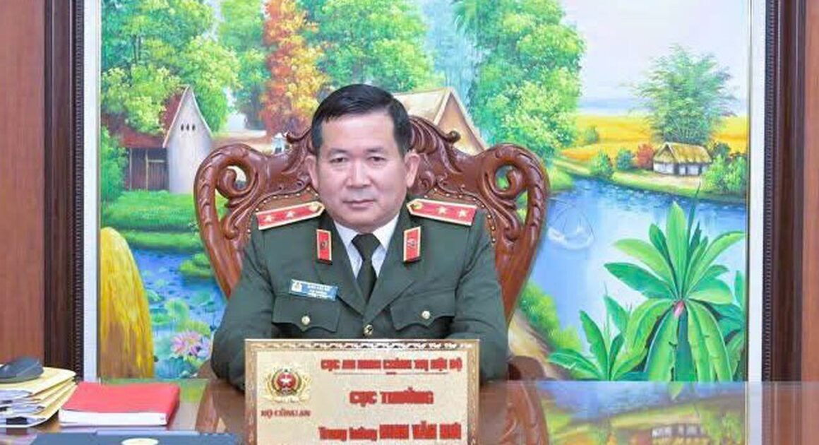 TRUNG TƯỚNG ĐINH VĂN NƠI BỔ NHIỆM LÀM PHÓ BÍ THƯ TỈNH ỦY AN GIANG VÀ BÍ THƯ ĐẢNG ỦY ĐẶC KHU PHÚ QUỐC DẤU MỘT BƯỚC CHUYỂN TIẾP QUAN TRỌNG