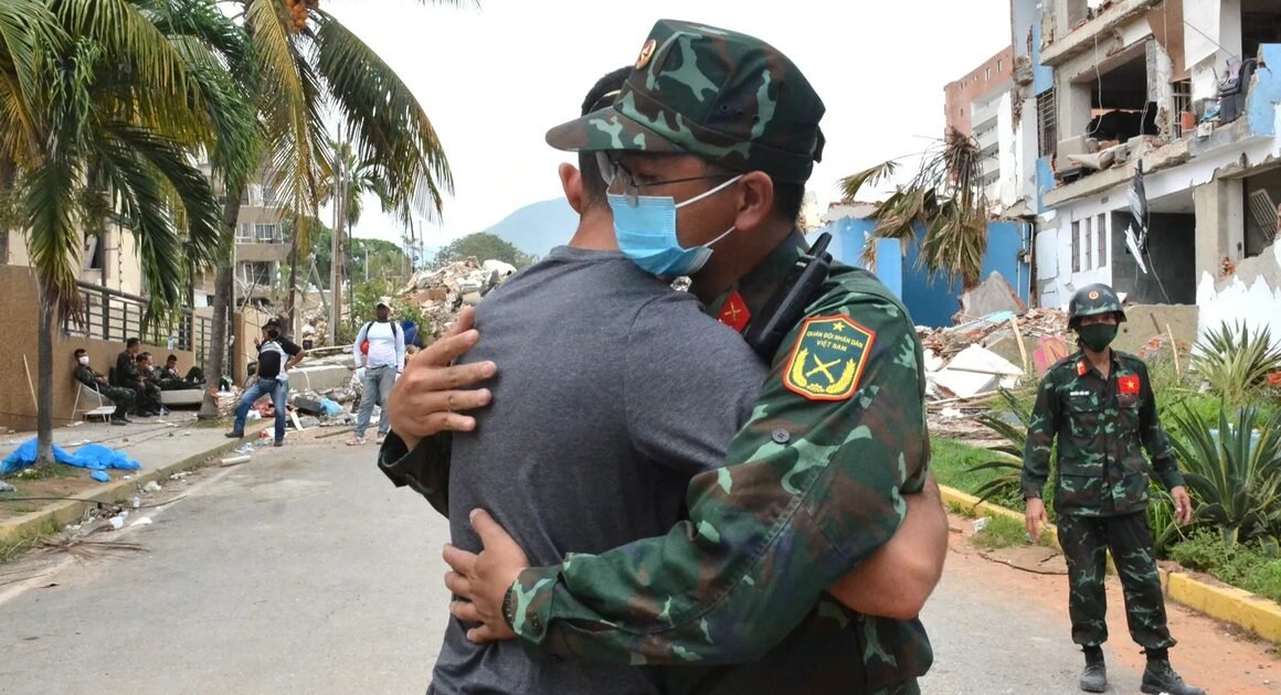 ĐOÀN CỨU HỘ VIỆT NAM VƯỢT KHÓ TRONG HÀNH TRÌNH GIÚP ĐỠ NẠN NHÂN Ở VENEZUELA, BẤT CHẤP THỜI GIAN KHÓ KHĂN!