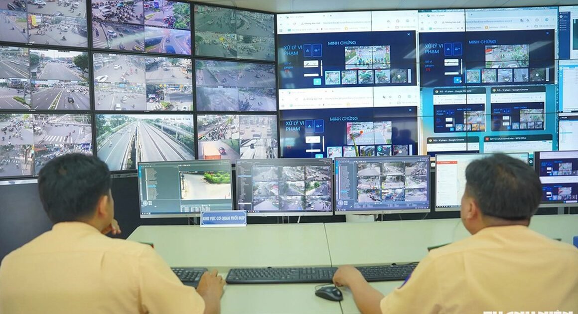 BẤT CHẤP KHÔNG CÓ CSGT, MỖI GIÂY VẪN CÓ HÀNG TRĂM VI PHẠM ĐƯỢC GHI NHẬN TRÊN BỮA CÁP ĐIỀU HÀNH GIAO THÔNG!