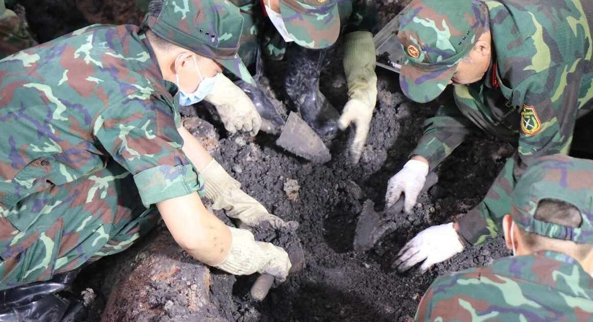 KHẢO SÁT MỚI TẠI CÔNG VIÊN LÊ THỊ RIÊNG PHÁT HIỆN 20 HÀI CỐT LIỆT SĨ ĐẦYNẨY NGHIỆM TRỌNG