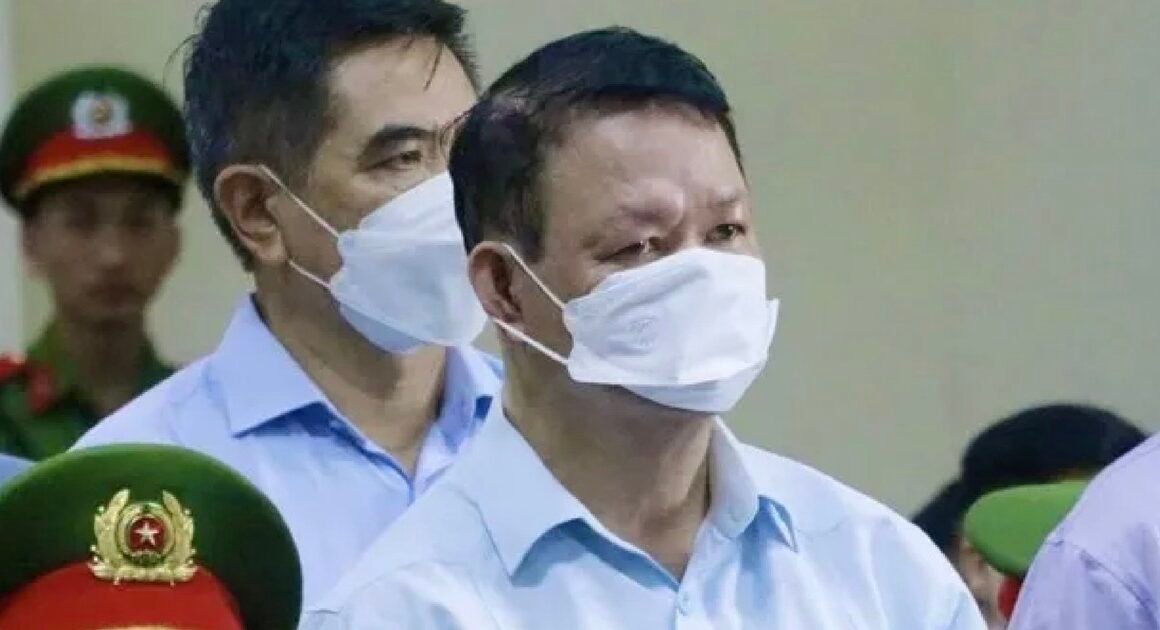 **BỊ CÁO CHIẾM ĐOẠT HƠN TRĂM TỶ ĐỒNG VÀ TIỀN ĐIỆN TỬ, NGUYỄN NGỌC KHIÊM DÙNG ẢNH HƯỞNG XÂY DỰNG CHIẾC MÁY BUỘC THAM NHŨNG**