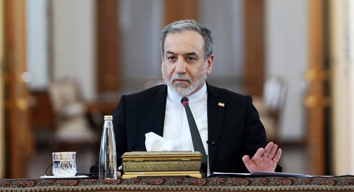 NGOẠI TRƯỞNG IRAN PHẢN ỨNG GÌ TRƯỚC THÔNG ĐIỆP MẬT CỦA TRUMP VỀ ĐÀM PHÁN?
