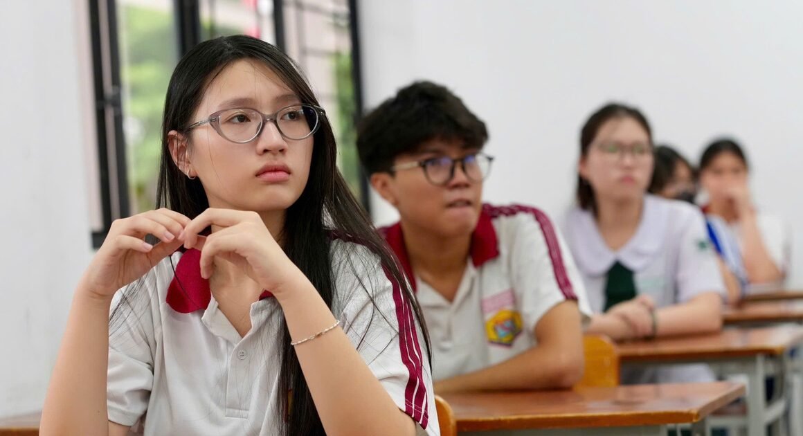 NINH BÌNH VÀ HÀ NỘI ĐÁNH V projecto NHẬN XÉT VỀ ĐIỂM THI TỐT NGHIỆP THPT 2026: AI DẪN ĐẦU VỀ ĐIỂM CAO VÀ SỐ LƯỢNG THÍ SINH GIỎI?